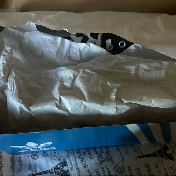 Kids Adidas - Picture 6 of 6